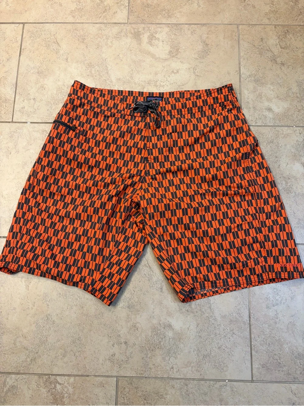 Patagonia Wavefarer Board Shorts Mens 34 Orange Charcoal Geometric Swim Surf